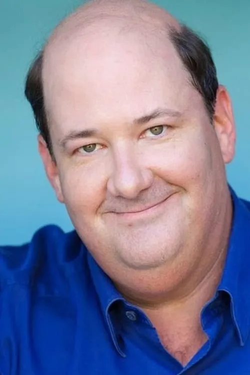 Brian Baumgartner interpretando a Fr. Ralph O'Brien