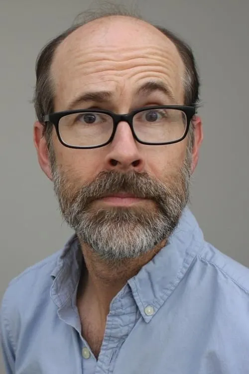 Brian Huskey interpretando a Peter