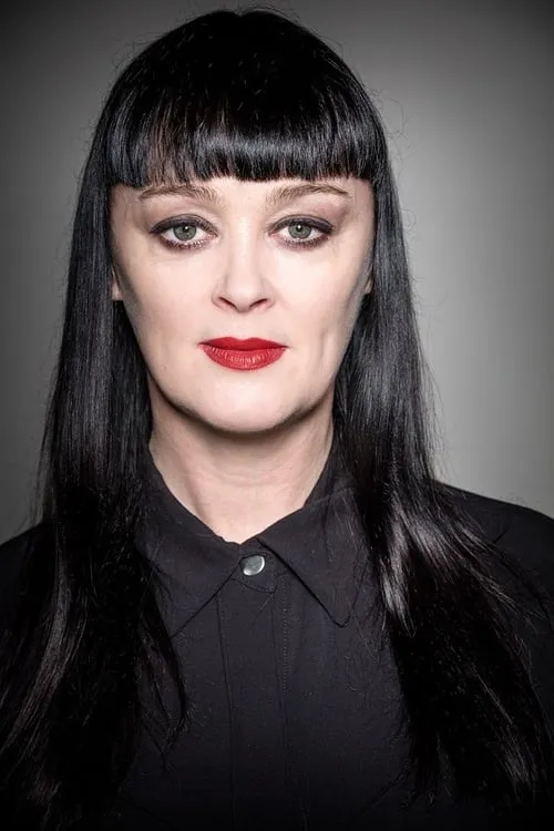 Bronagh Gallagher interpretando a Frances