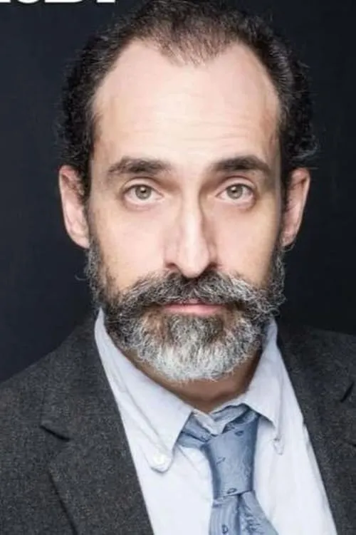 Bruno Bichir interpretando a Wang Chong