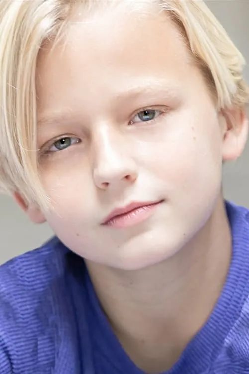 Actor Caden Dragomer