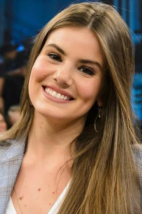 Camila Queiroz en el reparto