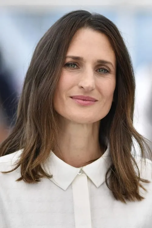 Camille Cottin interpretando a Self - Guest