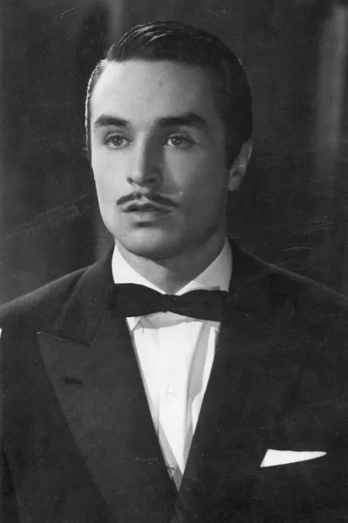 Actor Carlos Agostí