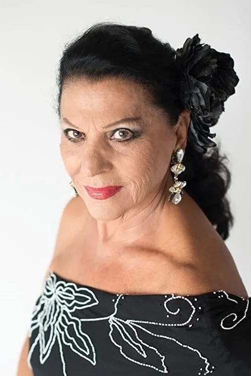 Carmen Flores interpretando a Estrella Caín