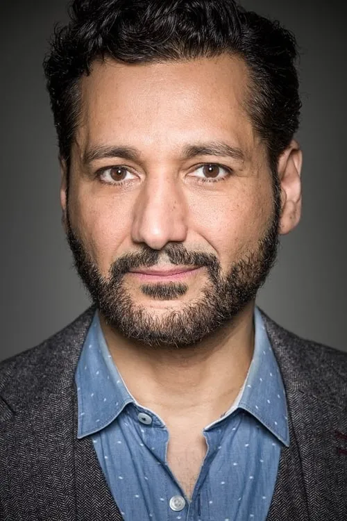 Cas Anvar interpretando a Sam Ifrani