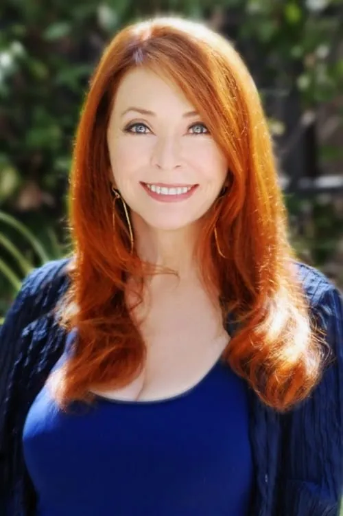 Cassandra Peterson interpretando a Ms. Glenn