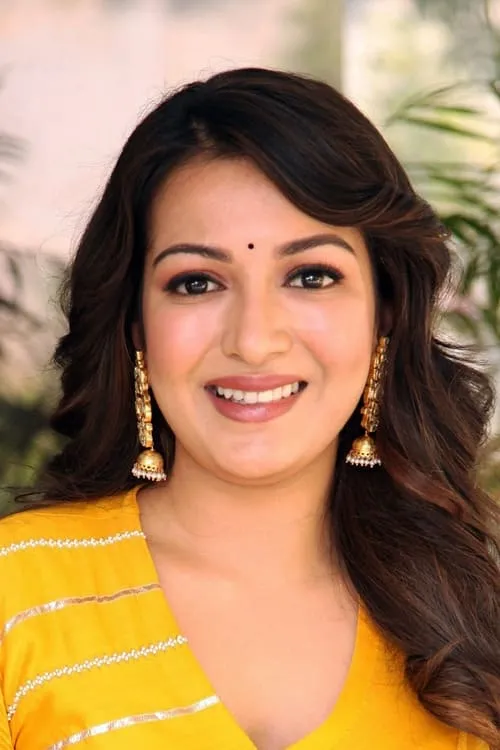 Catherine Tresa interpretando a Divya