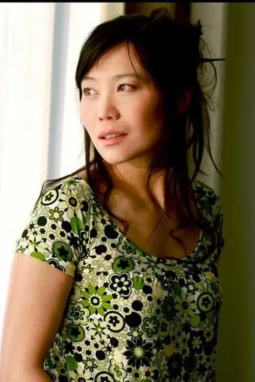 Cathy Min Jung interpretando a Cyrielle