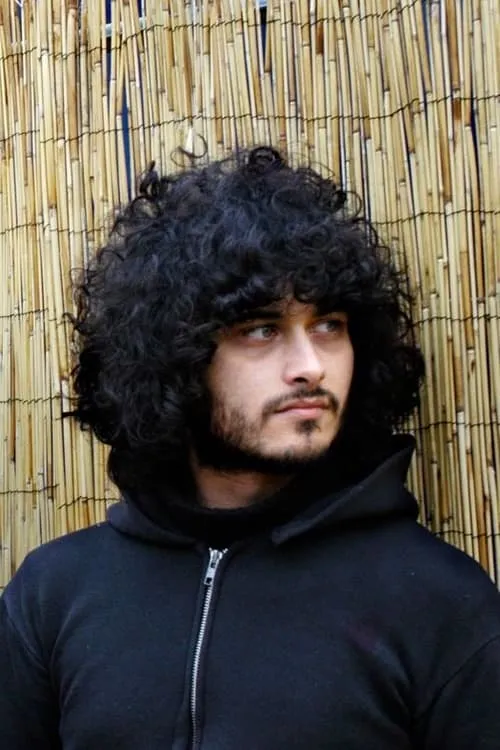 Cedric Bixler-Zavala interpretando a Self