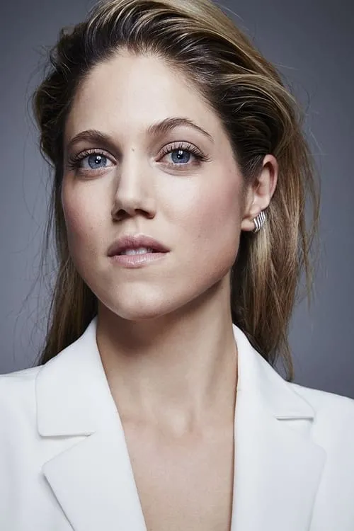 Charity Wakefield interpretando a Laura O'Connor