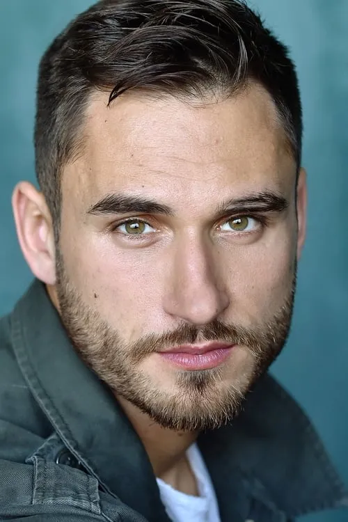 Emon Hussain ha trabajado con Charlie Clapham en 1 ocasiones