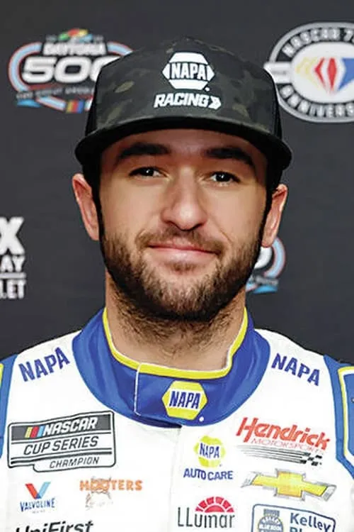 Chase Elliott interpretando a Himself