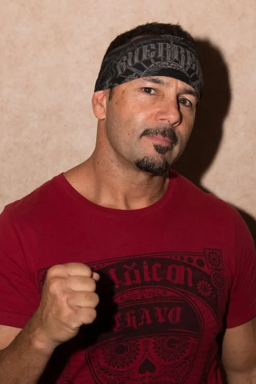 Chavo Guerrero Jr. interpretando a Himself