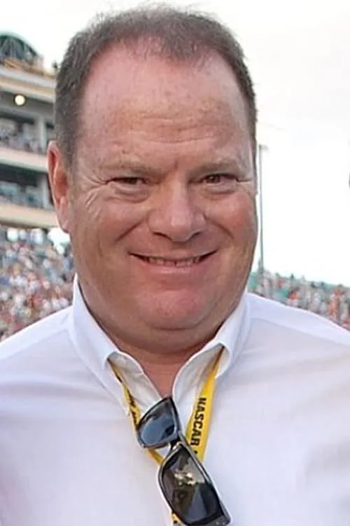 Chip Ganassi interpretando a Self