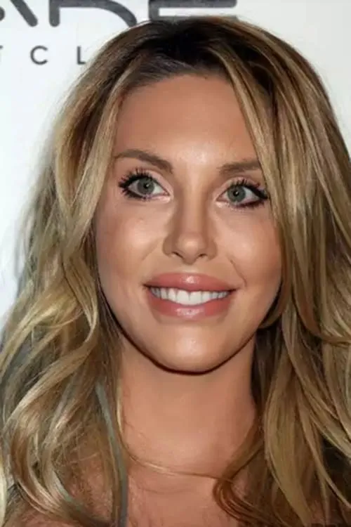 Chloe Lattanzi interpretando a Izzy Wilde