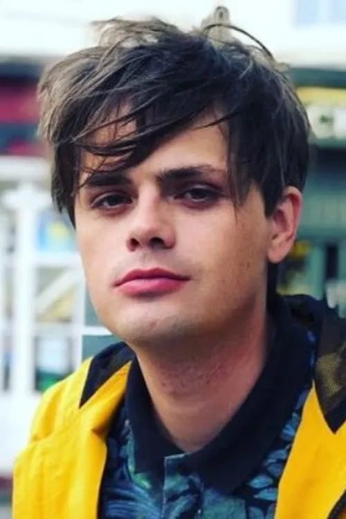 Chris Kendall interpretando a Felix Clark