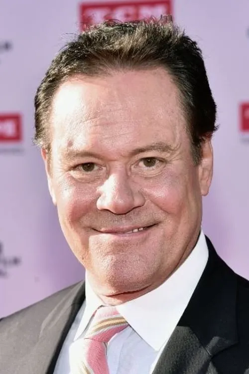 Chris Lemmon interpretando a Reggie