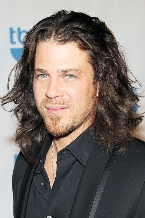 Christian Kane interpretando a Jerry