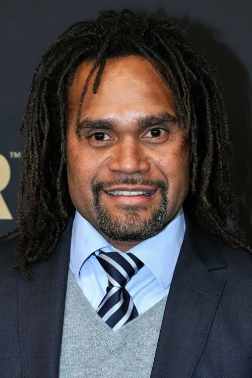 Christian Karembeu interpretando a Self