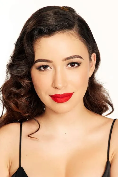 Christian Serratos interpretando a Heather Perez