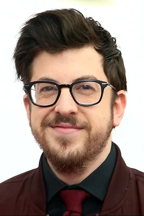 Christopher Mintz-Plasse interpretando a 