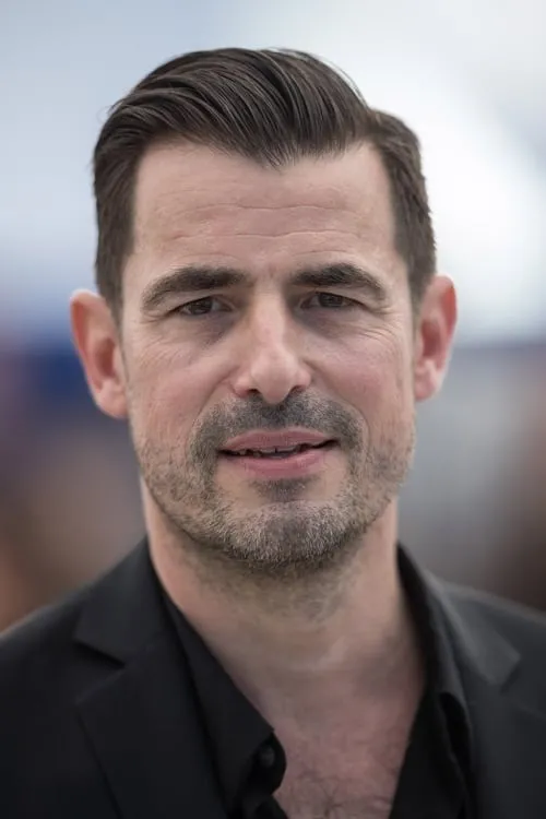 Foto de perfil del actor Claes Bang en el reparto