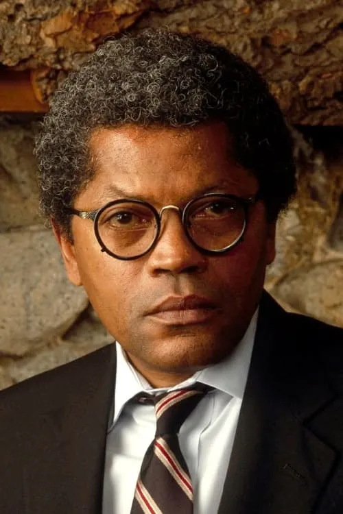 Clarence Williams III interpretando a Father