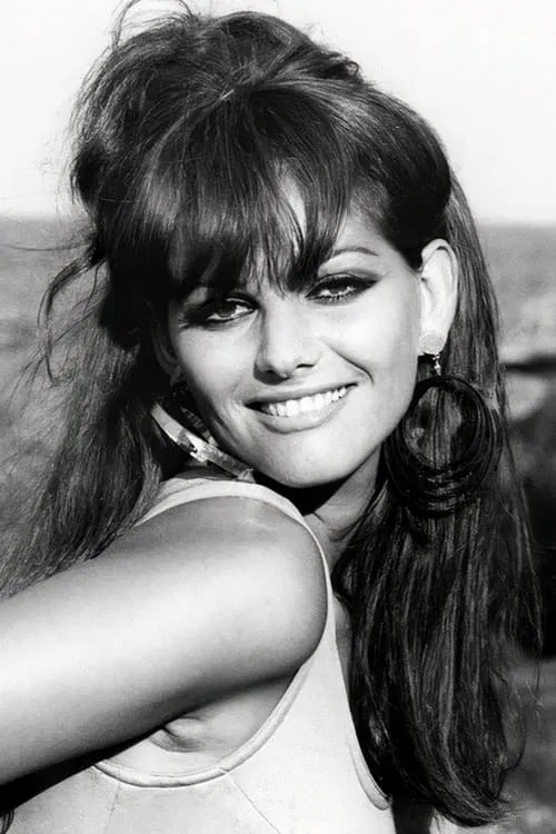 Claudia Cardinale interpretando a Zia Rosa