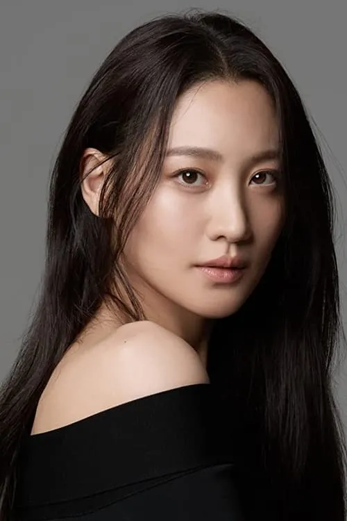 Claudia Kim en el reparto