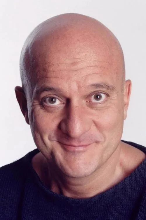 Claudio Bisio interpretando a Himself