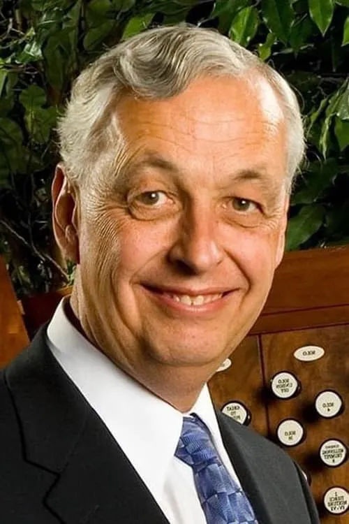 Clay Christiansen interpretando a Organist