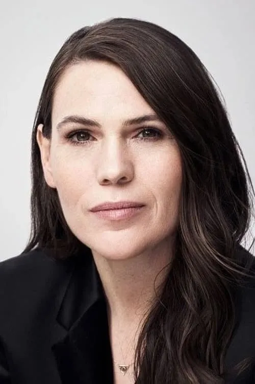 Clea DuVall interpretando a Julia