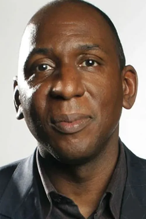 Colin McFarlane interpretando a Journalist/Dave