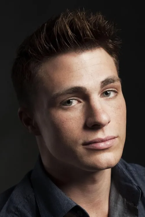 Colton Haynes interpretando a Scott