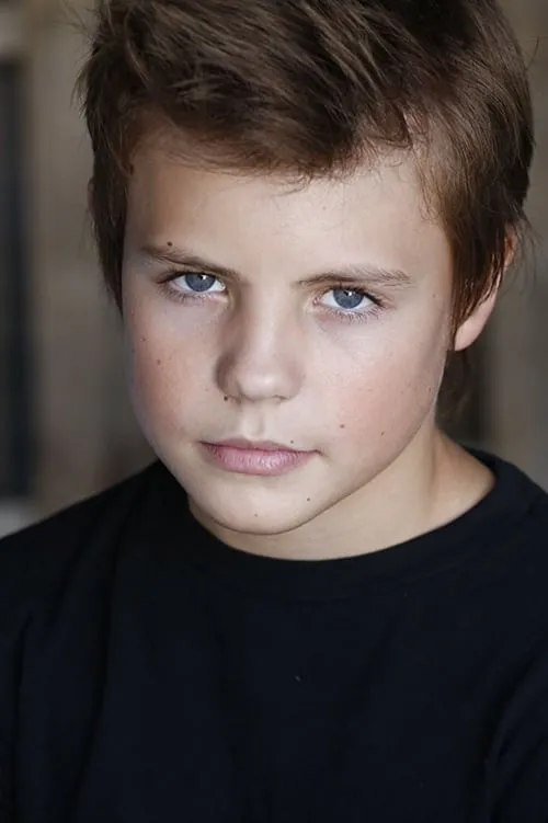 Connor Falk interpretando a Young Amos (as Conner Falk)