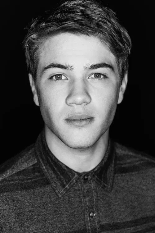 Connor Jessup interpretando a Sean Randall