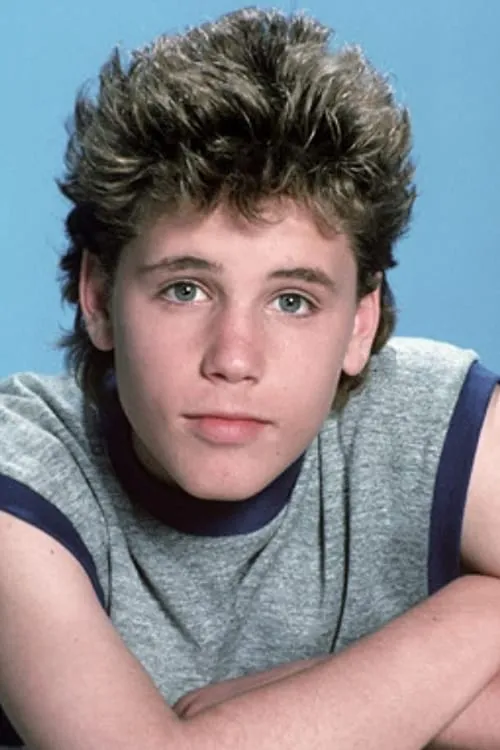 Corey Haim interpretando a Marty Coslaw