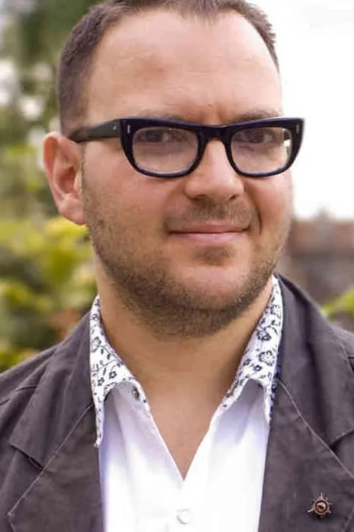 Cory Doctorow interpretando a Self