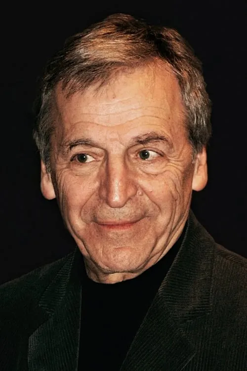 Costa-Gavras interpretando a Lui-même