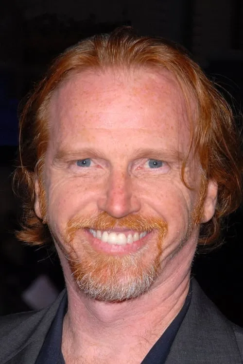 Courtney Gains interpretando a Freddy Craig