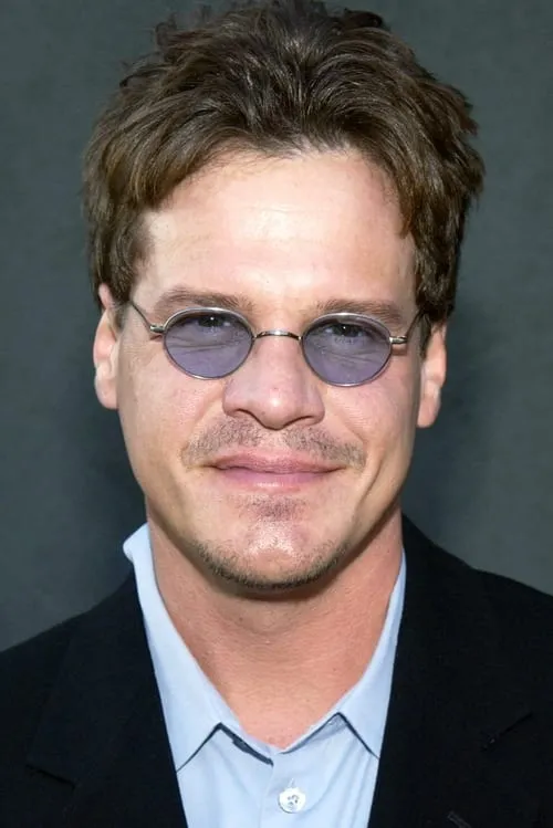 Craig Sheffer interpretando a Dr. Paul Venters