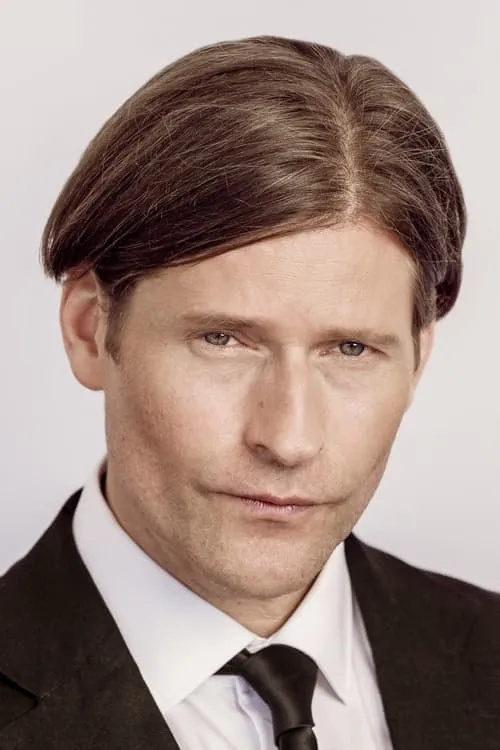 Crispin Glover interpretando a Larry