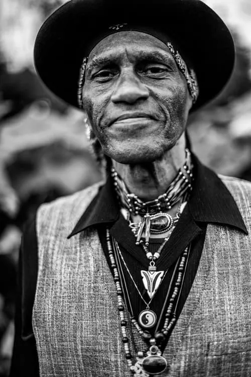 Cyril Neville interpretando a Himself