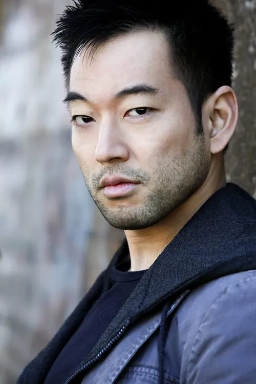 Daisuke Tsuji interpretando a Handsome Zhang