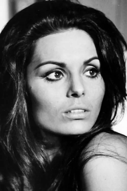 Daliah Lavi interpretando a Nathalie Conrad