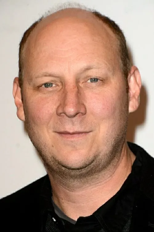 Dan Bakkedahl interpretando a Sanders