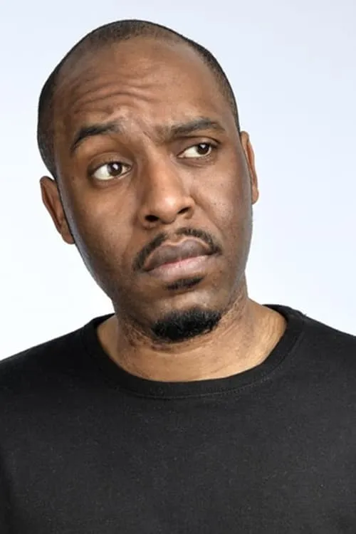 Dane Baptiste interpretando a Patrick Steeds