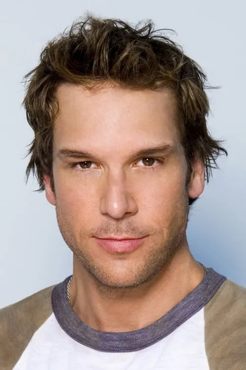 Dane Cook interpretando a Roman Polanski