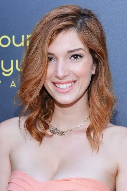 Dani Thorne interpretando a Faedra